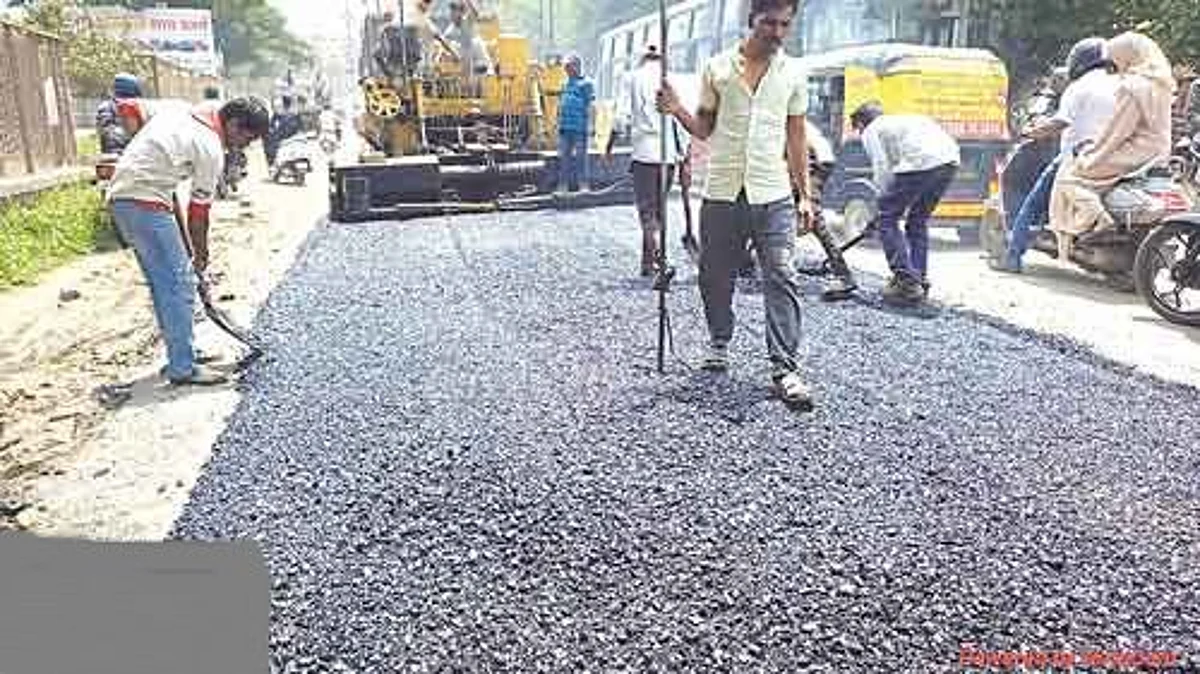 शहर खड्डे मुक्त करण्यासाठी पालकमंत्री भूसेंचा 'अल्टिमेटम'