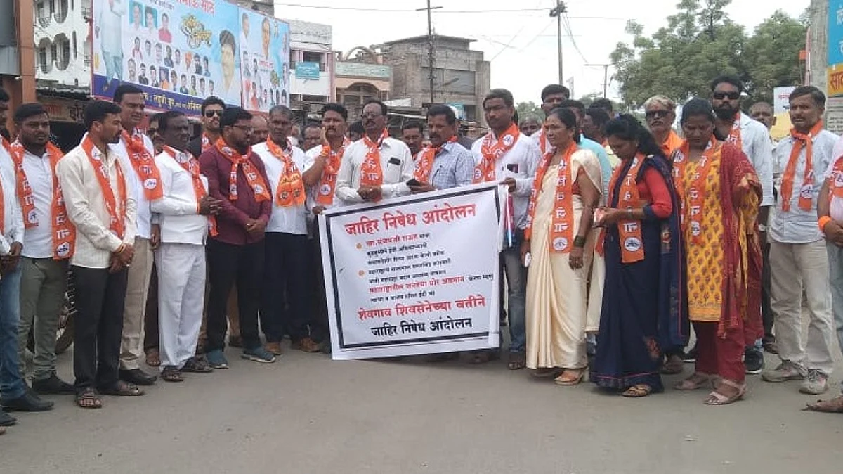 शेवगाव येथे शिवसेनेच्या वतीने निषेध आंदोलन