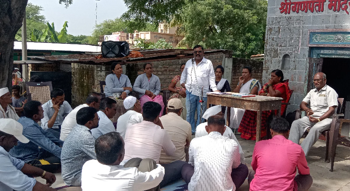 वीज व पाणी प्रश्नावर महिला आक्रमक