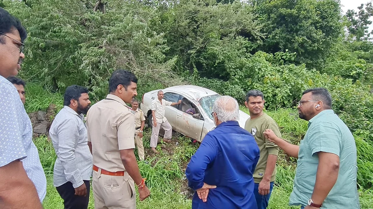 छगन भुजबळ अपघातग्रस्तांच्या मदतीला धावतात तेव्हा...