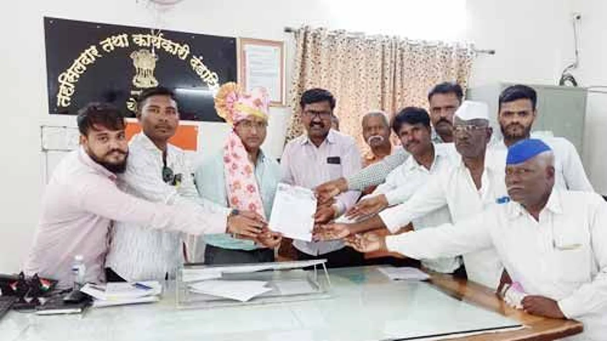 रेशन दुकानदारावर कारवाई करण्याची मागणी