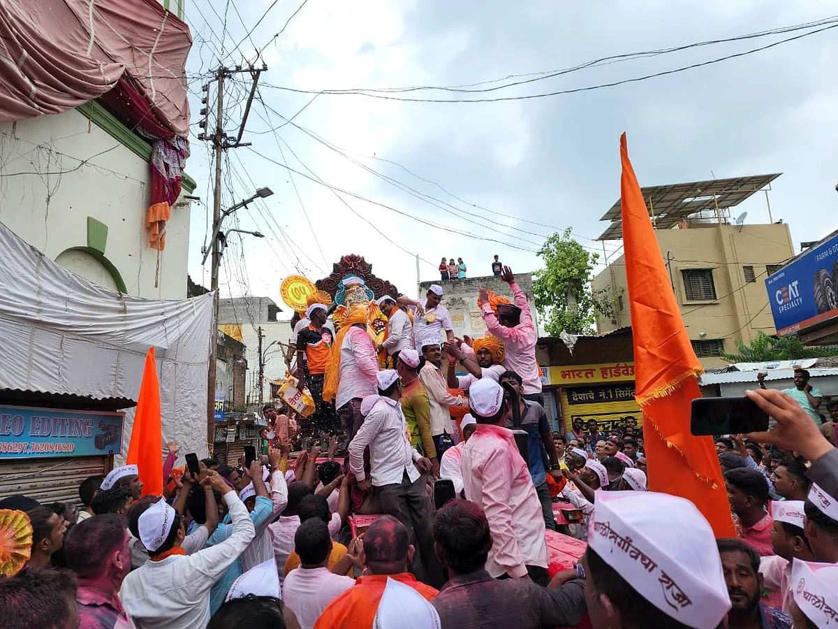 चाळीसगाव:मानाच्या गणरायाची मिरणूक जल्लोषात