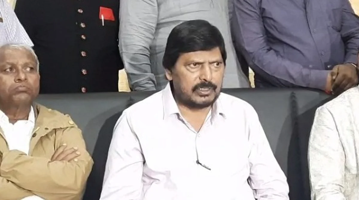 खरी शिवसेना कुणाची? रामदास आठवले स्पष्टच बोलले