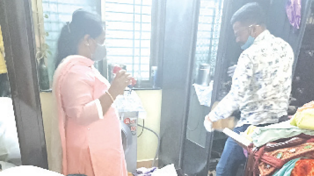 दाढ बुद्रुक शिवारात सेवानिवृत्त शिक्षिकेचा बंगला फोडला