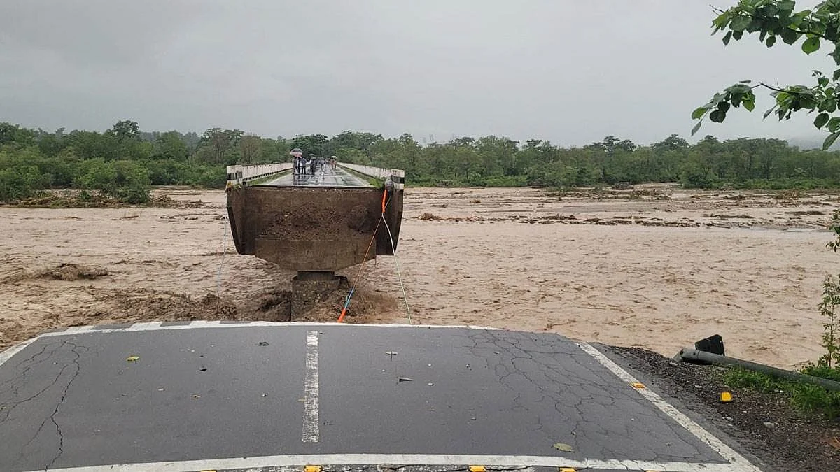 Rain : मुसळधार पावसामुळे अनेक राज्यांमध्ये महापूरसदृश्य स्थिती, पहा Photo/Video