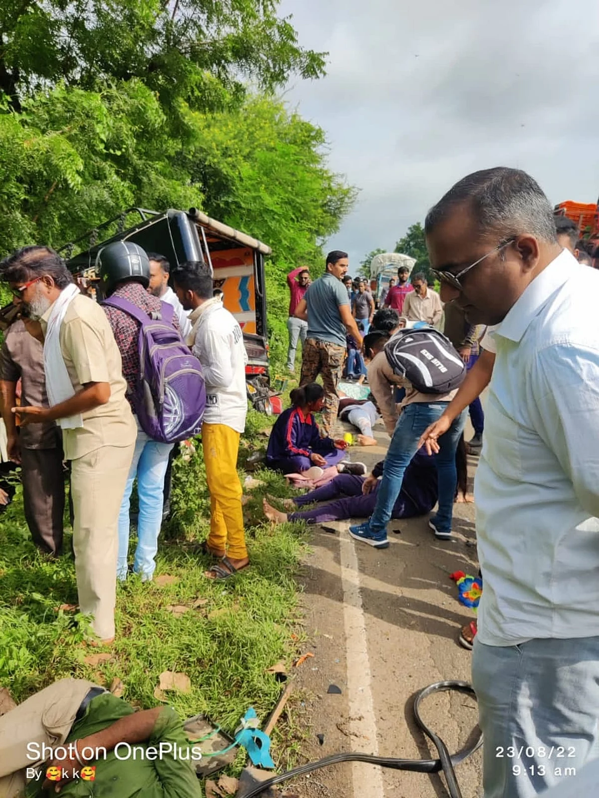 News Update # शहापूरजवळ भीषण अपघातात दोन विद्यार्थिनींसह चालक ठार