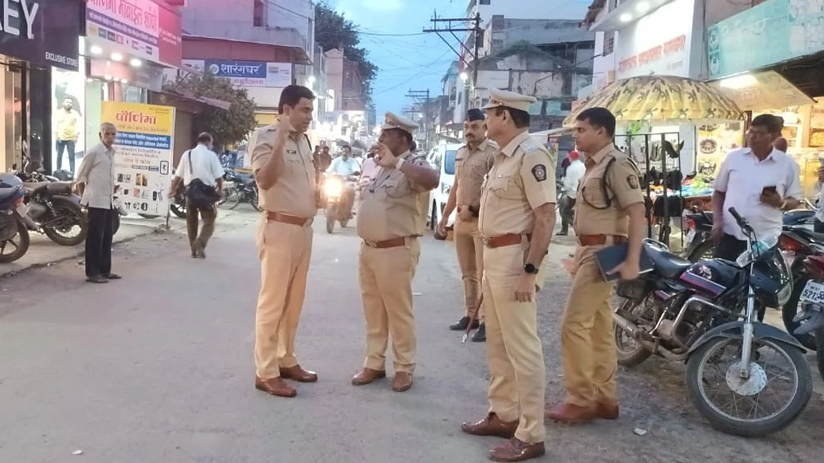 गणेशोत्सवाच्या पार्श्वभूमीवर पोलिसांकडून मिरवणूक मार्गाची पाहणी