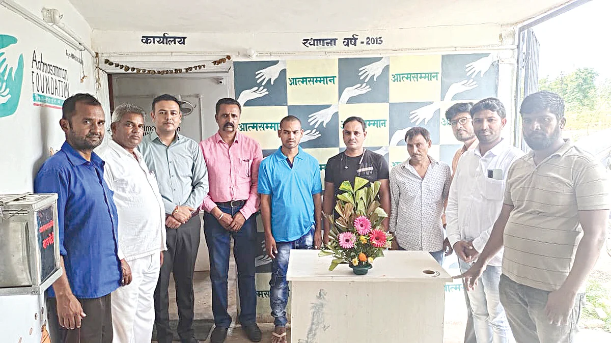 घरापासून दुरावलेल्या इरफानची
दोन वर्षानंतर झाली कुटुंबीयांशी भेट