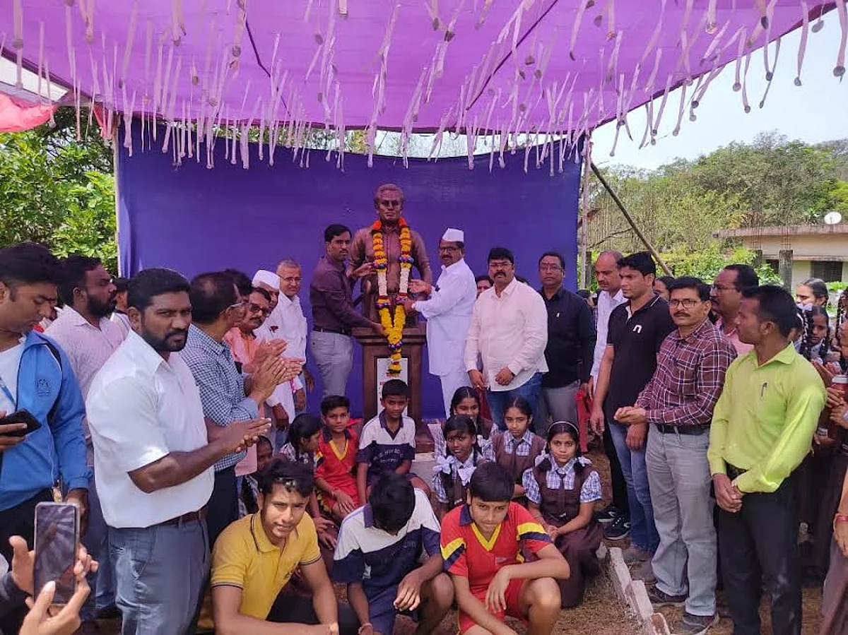 राष्ट्रीय क्रीडा दिनानिमित्त मेजर ध्यानचंद यांच्या पुतळ्याचे अनावरण