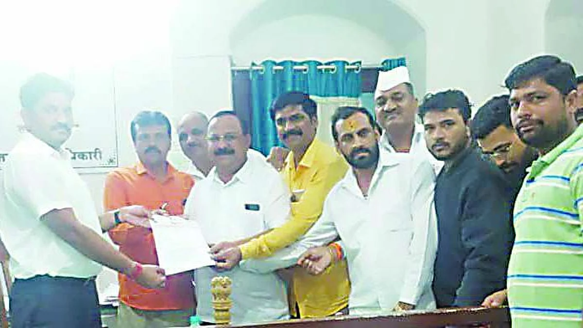 शिवसेनेचे आंदोलन; तहसिलदारांना मागण्यांचे निवेदन