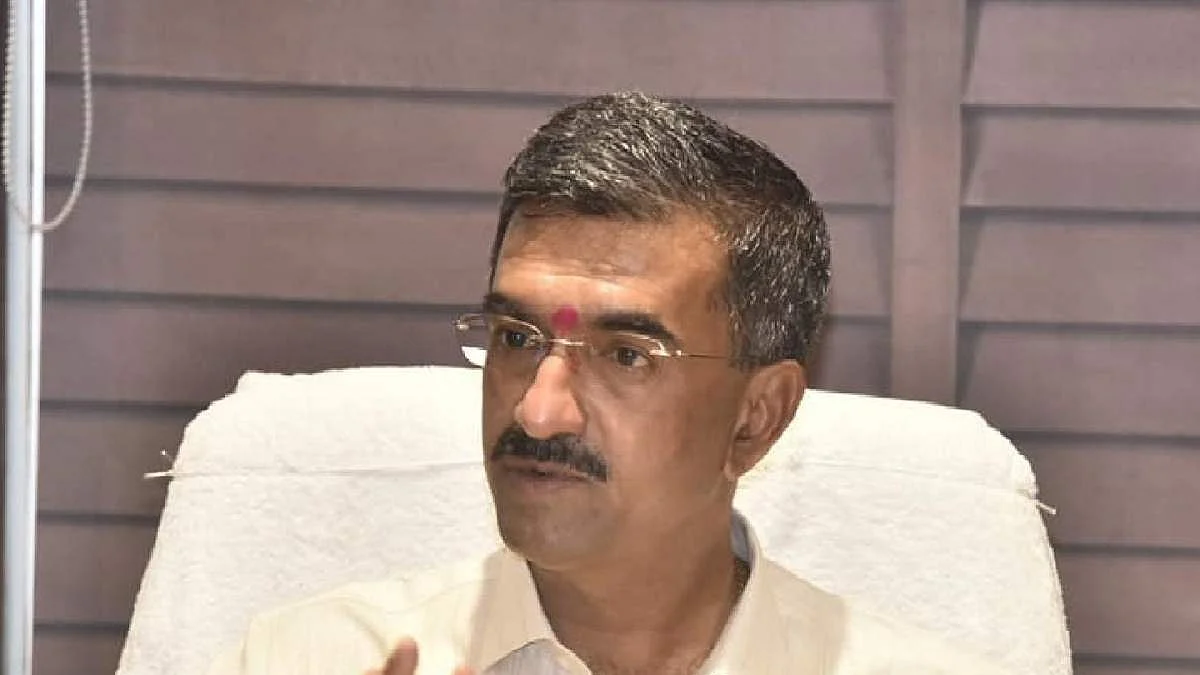 अवैध दारूवर कडक कारवाई करा - ना. देसाई