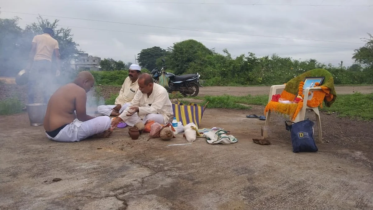 ‘बजरंग’च्या पिंडदानाने तरळले कोळपेवाडी ग्रामस्थांच्या डोळ्यात अश्रू