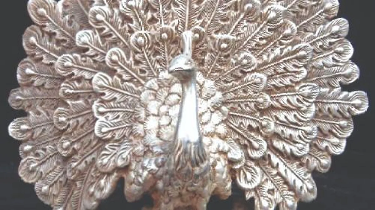 चांदीच्या मोराने नशीब उजळेल