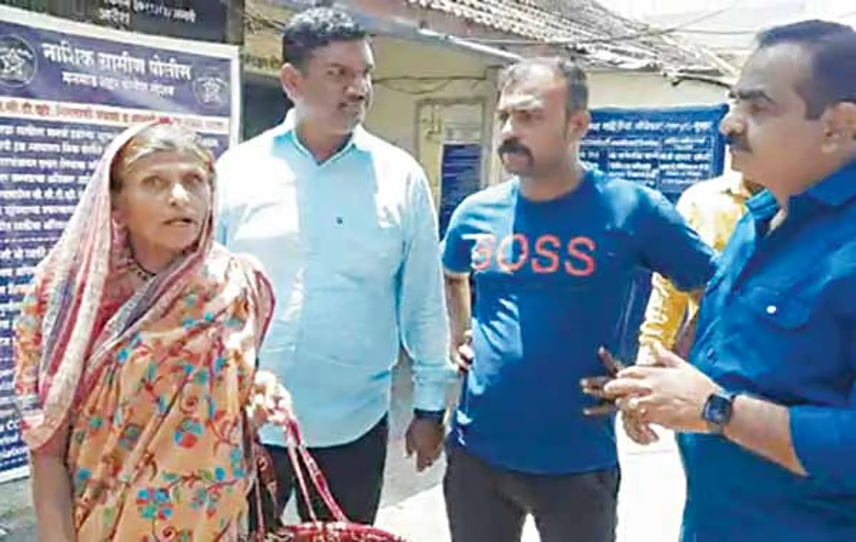 65 वर्षीय वृद्ध महिलेच्या धाडसाचे सर्वत्र कौतुक