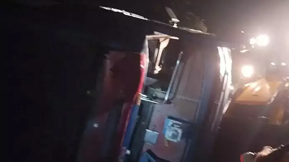 चरणमाळ घाटात खासगी बसला भीषण अपघात