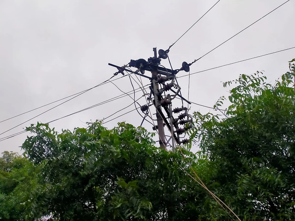 पवारवाडीचा वीजपुरवठा विस्कळीत
