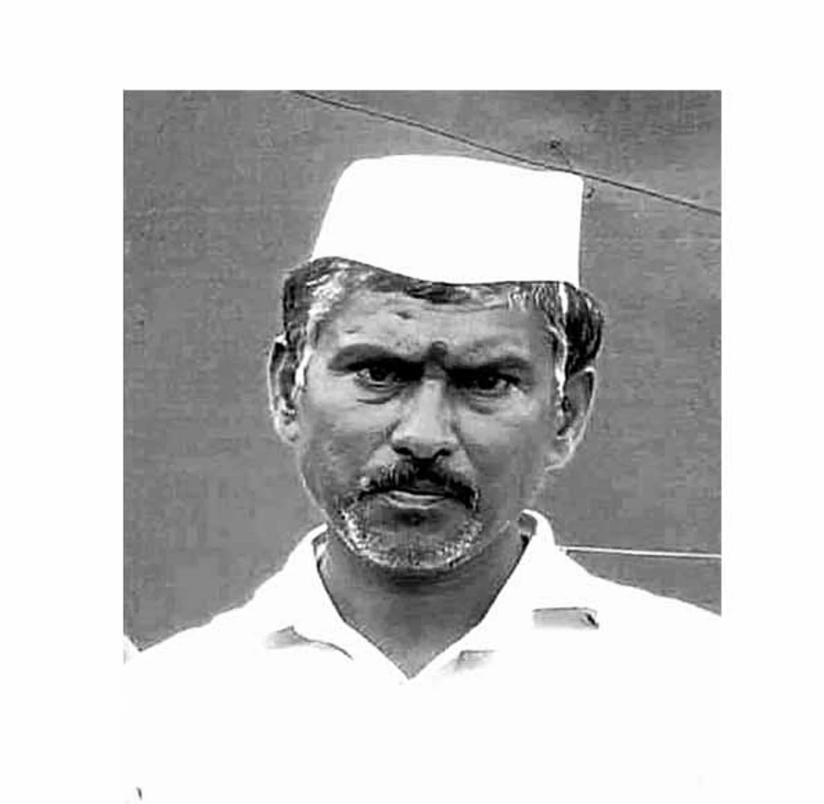भारनियमनला व कर्जबाजारीला कंटाळून शेतकर्यांची आत्महत्या