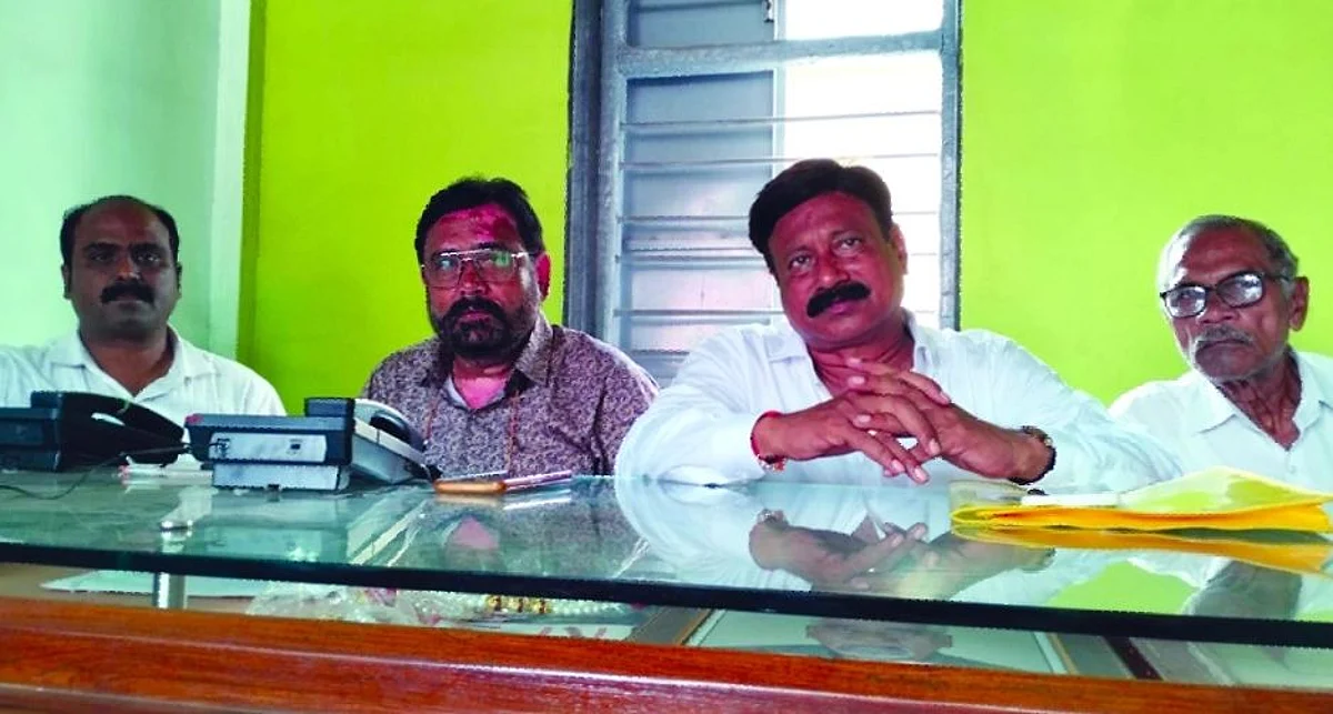 सिमा तपासणी नाक्यावरुन दररोज शेकडो ओव्हर लोड गाडया आडमार्गाने होतात पास