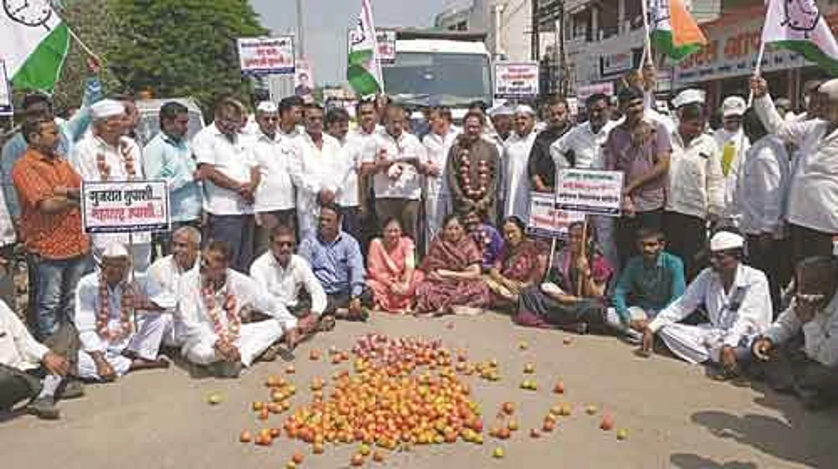 केंद्र, राज्य शासनाच्या निषेधार्थ राष्ट्रवादी काँग्रेसचा रास्ता रोको