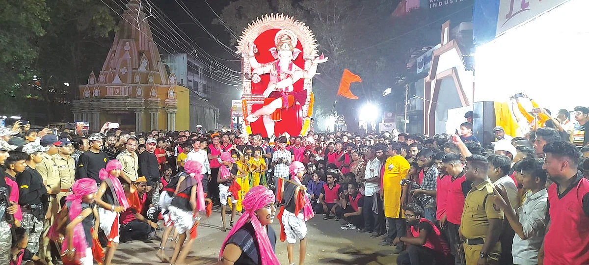 जळगावात 20 तास चालली बाप्पाची विसर्जन मिरवणूक