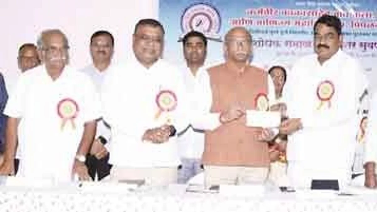 विद्यार्थ्यांत गुणात्मक वाढ गरजेचीः अॅड ठाकरे