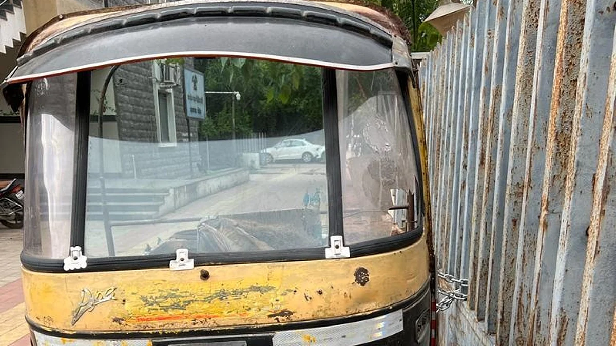 संगमनेर पोलीस ठाण्याच्या आवारातूनच रिक्षाची चोरी
