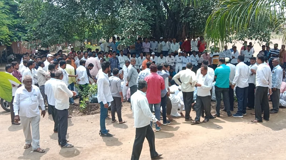 चितळी येथील शाळेत अल्पवयीन मुलीची छेड, संतप्त पालकांचे धरणे आंदोलन