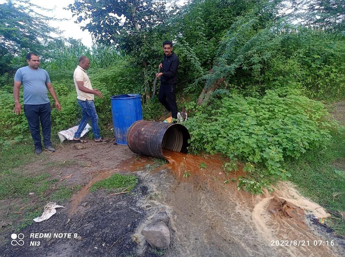 सव्वा लाखांची गावठी दारु नष्ट