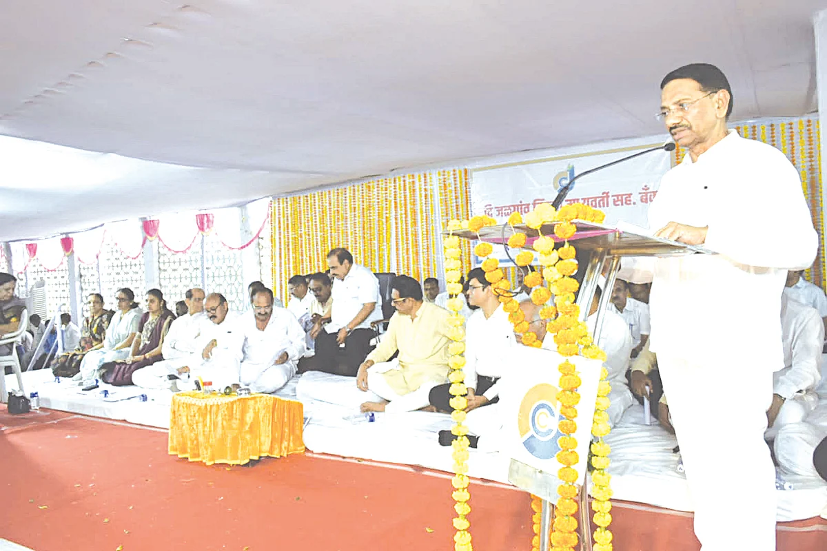 वृत्तपत्रातील बातम्यांचे खडसेंकडून स्वागत, देवकरांची मात्र नाराजी