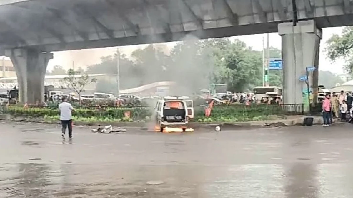 Driver escapes as Omni van catches fire