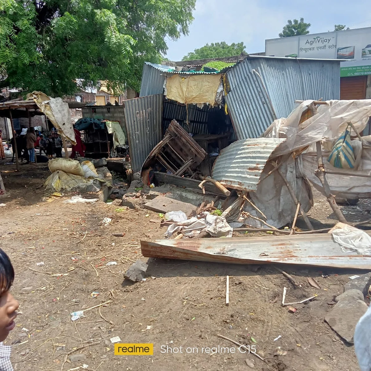 हॉटेलात घुसली भरधाव स्विफ्टकार