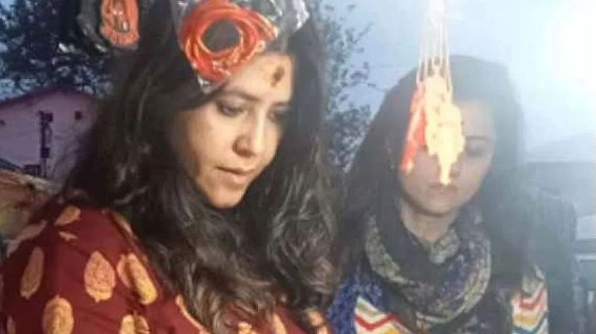 एकता कपूर त्र्यंबकेश्र्वर चरणी लीन