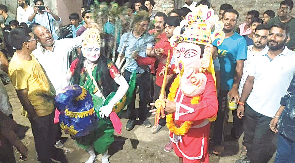 खंडोजी महाराज यात्रोत्सवात पायदळी सोंगची पर्वणी