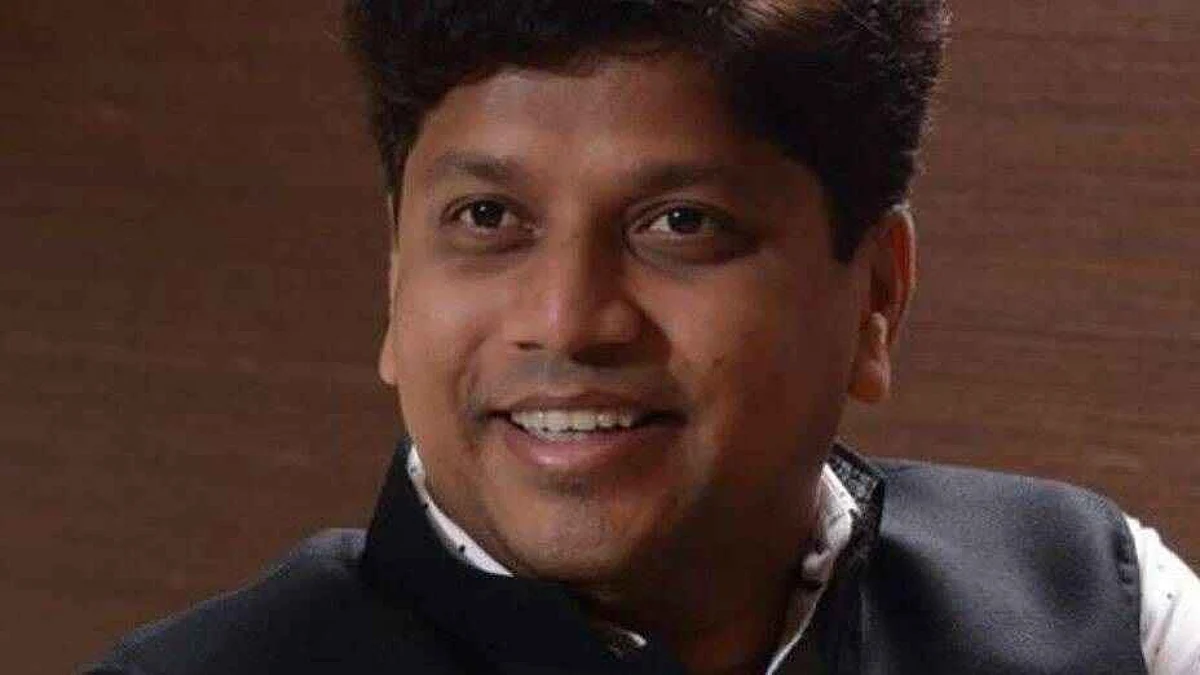 उद्धव ठाकरेंच्या शिवसेनेला धक्का! माजी आमदारांनी ‘शिवबंधन’ काढले, हाती घेतले कमळ