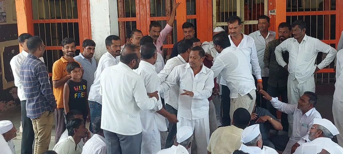 मानोरीच्या ग्रामसभेत अभूतपूर्व गोंधळ