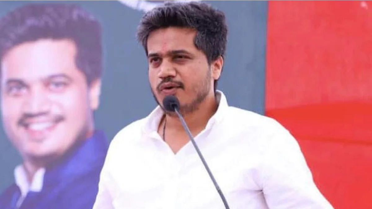 “भाजपचा जंतू दिल्लीत वळवळला, आपल्या दैवतांवर...”; रोहित पवारांचा हल्लाबोल