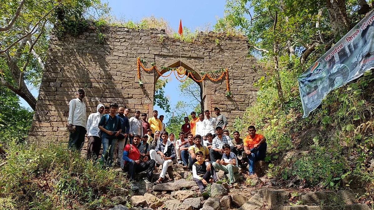 Photos # चौगाव गडावर दिपोत्सव साजरा