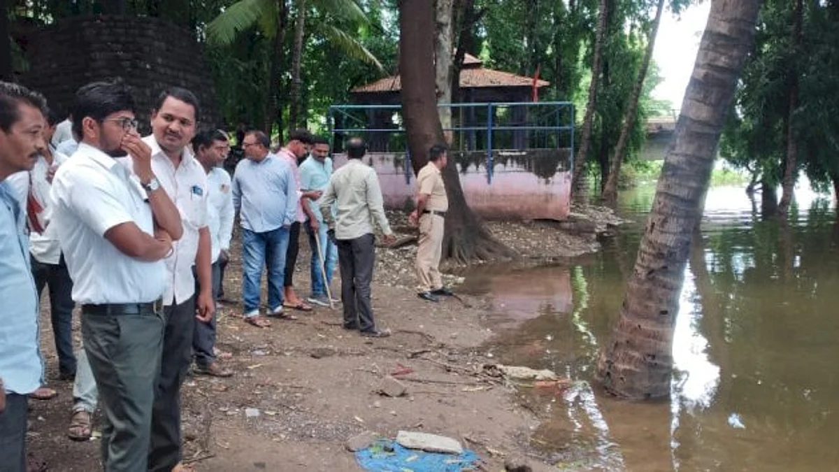 बेलापूरच्या प्रवरा नदीत शेतकर्याची उडी