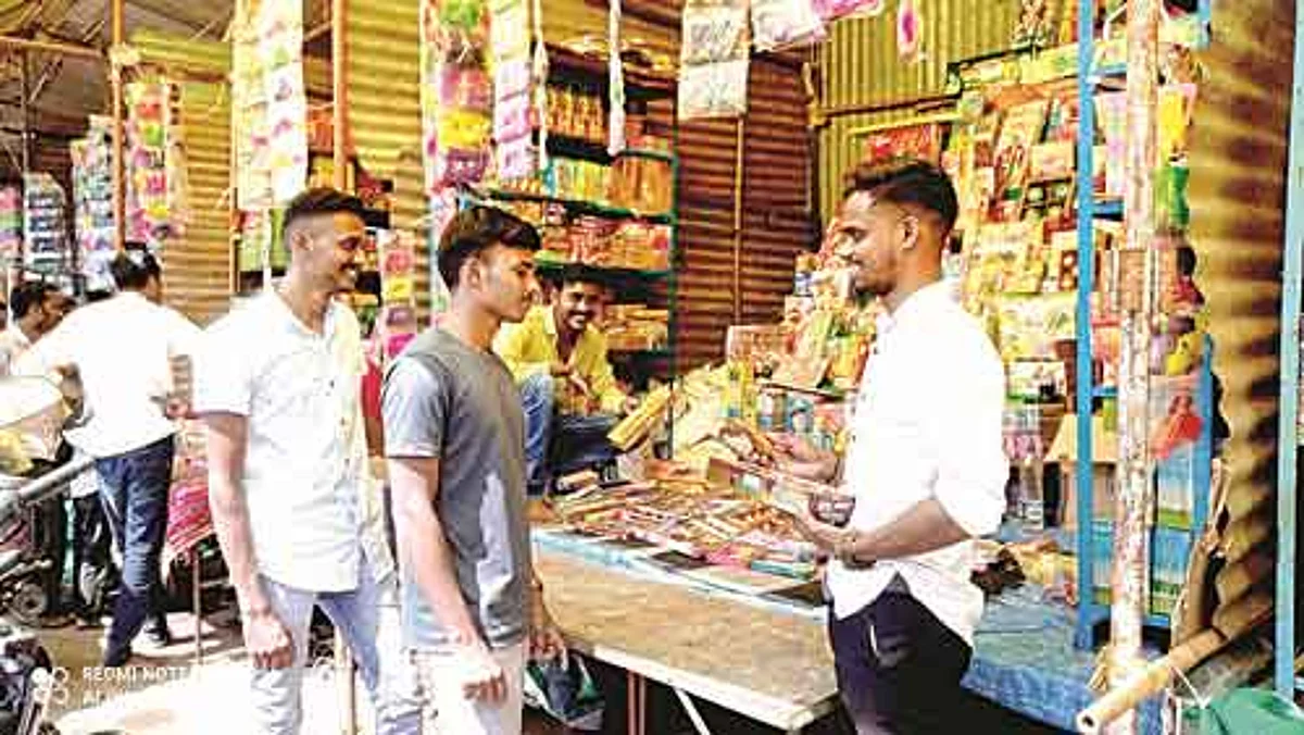 फटाक्यांना महागाईचा ‘बार’