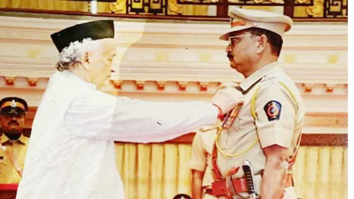 व.पो.नि.डॉ. सिताराम कोल्हे यांचा राष्ट्रपती पदकाने सन्मान