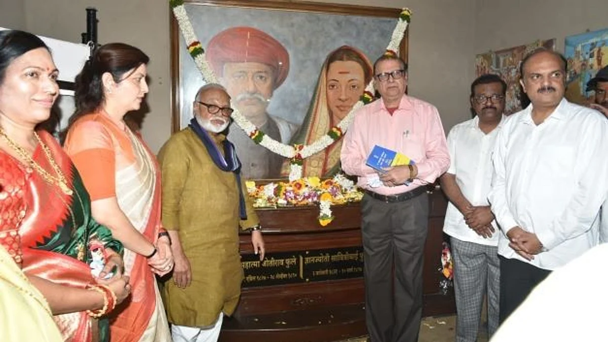 महात्मा फुले आम्हाला पूजनीय: भुजबळ
