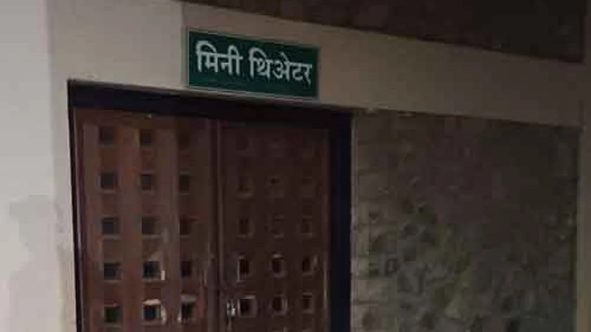 फाळके स्मारकात पर्यटकांची गर्दी; सुविधा देण्यास मनपा असमर्थ