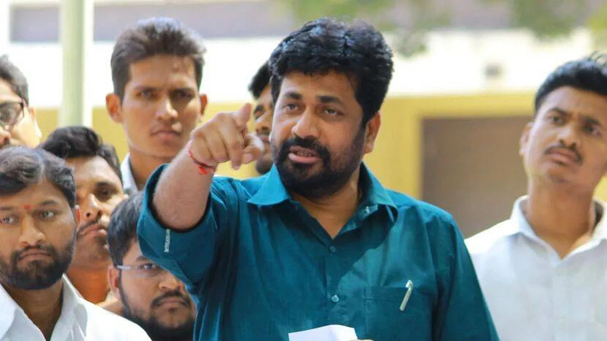 “सत्ता गेली चुलीत ...तर कोथळा काढल्याशिवाय राहत नाही”; बच्चू कडूंचा थेट इशारा