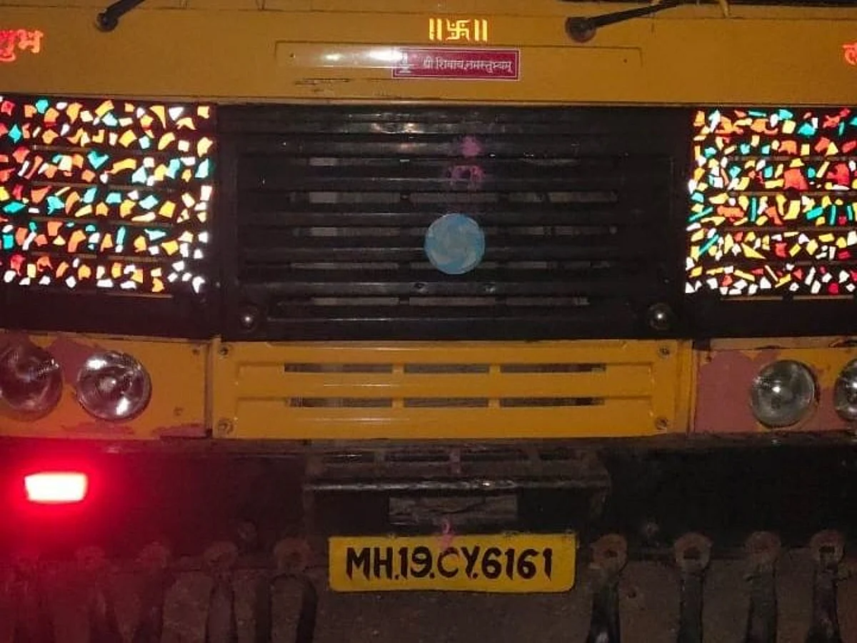 जिल्हाधिकार्यांनी पकडली वाळूची वाहने