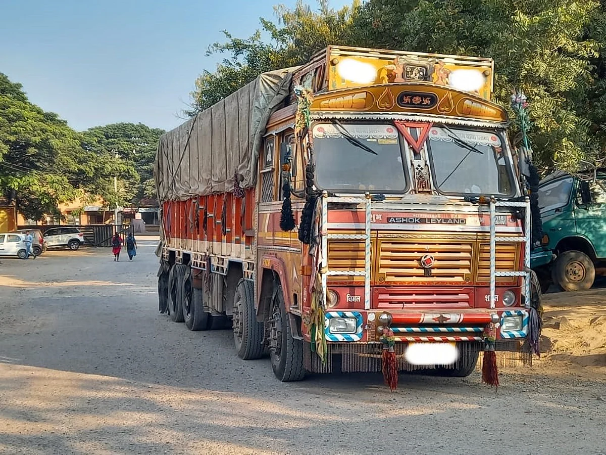 काळ्या बाजारात विक्रीसाठी जाणारा रेशनचा 25 टन तांदूळ जप्त