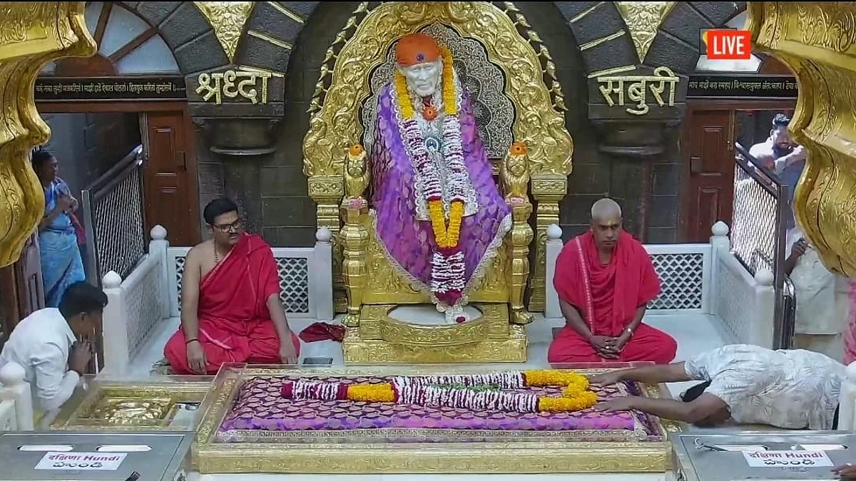 काचा काढल्याने भक्तांना साई समाधीवर माथा टेकविता येणार