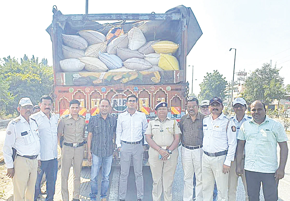 गुजरातला जाणारा रेशनचा तांदुळ पकडला