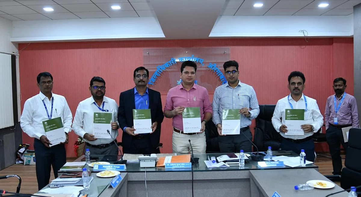 शेतकऱ्यांना विविध योजनांचा लाभ देण्यासाठी
समन्वयाने काम करा-जिल्हाधिकारी