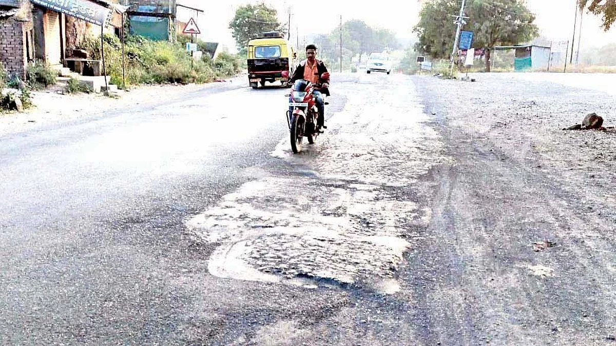रस्त्यासाठी आंदोलनाचा इशारा