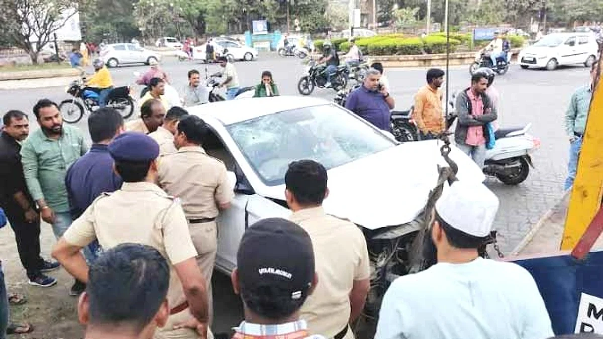 मद्यधुंद चारचाकी चालकाची दुचाकी स्वारांना धडक; चार जखमी